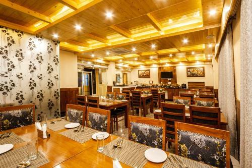 Hotel Suryansh Regency Manali Centrally Heated Air Cooled With Private Balconies