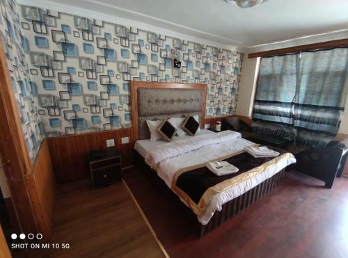 Hotel Elena Aastha Regency