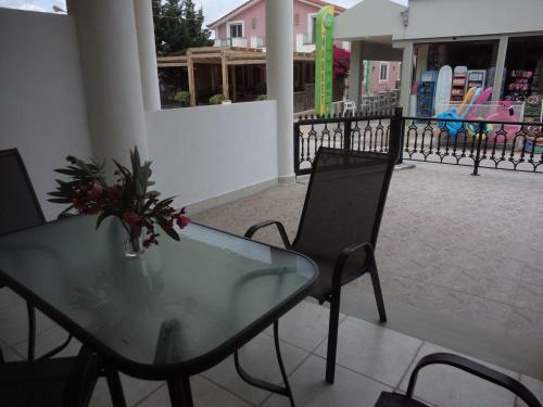 Katerina Apartments Near The Sea