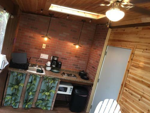 Tiny House With Kitchen Equipped With Essentials Near At The Volcano Park