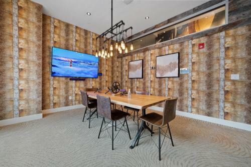 Apartamento Bright And Spacious Condo Steps From Fourth Street Nightlife 103