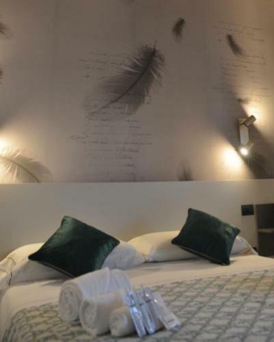 Hostal Theodore Rooms