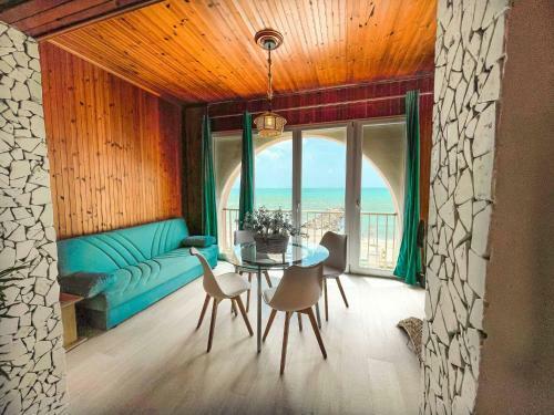 Athena Sea Front Apartment, Parking & Pool