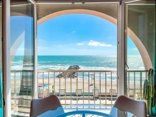 Athena Sea Front Apartment, Parking & Pool