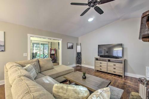 Massanutten Getaway With Fireplace Hike And Ski!