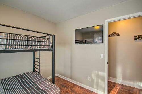 Massanutten Getaway With Fireplace Hike And Ski!
