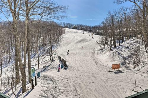 Bright Wintergreen Resort Home Deck And Grill!