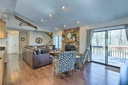 Bright Wintergreen Resort Home Deck And Grill!
