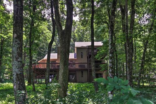 Bright Wintergreen Resort Home Deck And Grill!