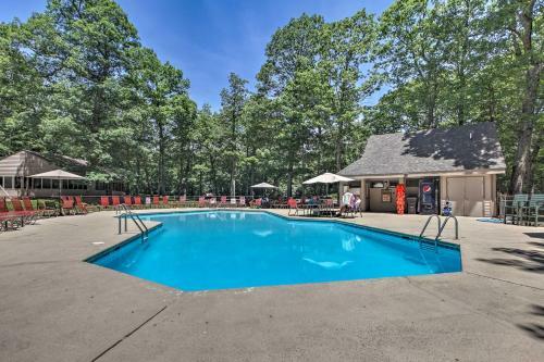 Bright Wintergreen Resort Home Deck And Grill!