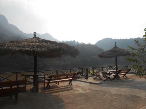 Hostal Nam Ou River Lodge