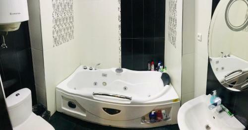 Luxury Apartment With Jacuzzi On Republic Square