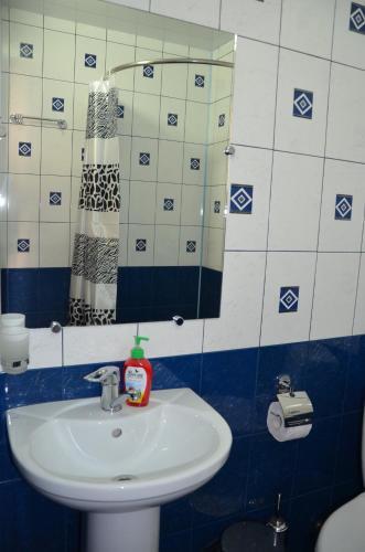 Hostal Guest House On Ardzinba 91