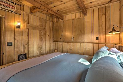 Chic Big Bear Cabin With Hot Tub Less Than 2 Mi To Ski!