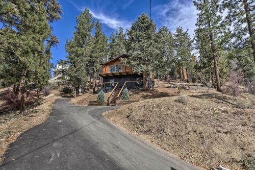 Chic Big Bear Cabin With Hot Tub Less Than 2 Mi To Ski!