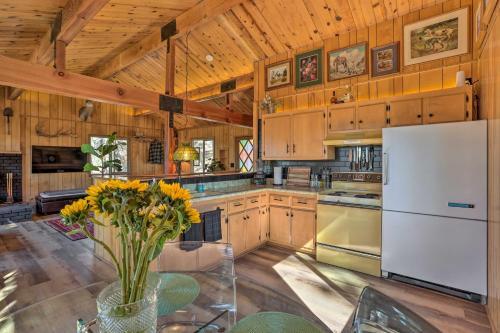 Chic Big Bear Cabin With Hot Tub Less Than 2 Mi To Ski!