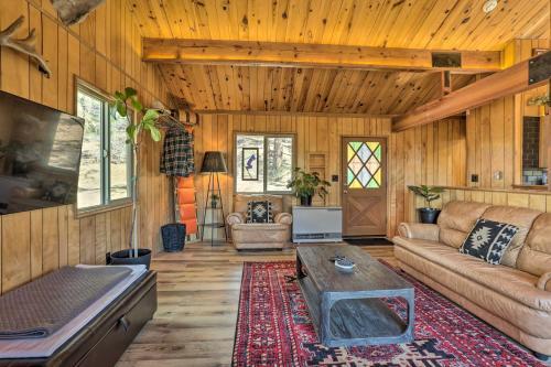 Chic Big Bear Cabin With Hot Tub Less Than 2 Mi To Ski!