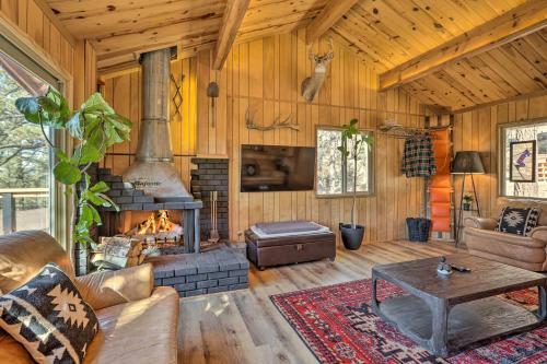 Chic Big Bear Cabin With Hot Tub Less Than 2 Mi To Ski!