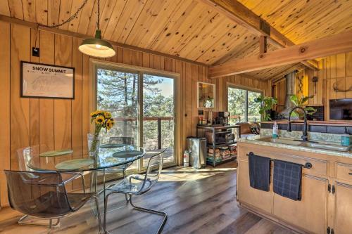 Chic Big Bear Cabin With Hot Tub Less Than 2 Mi To Ski!