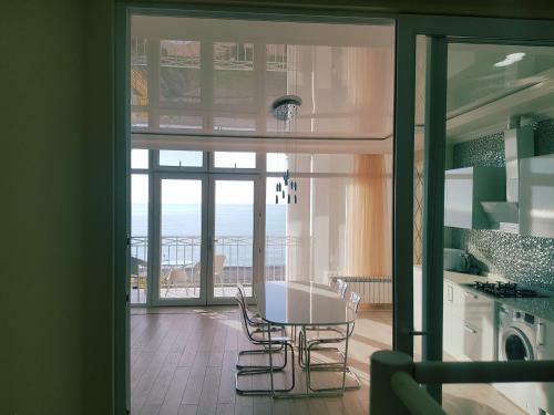 J.r Apartment In The Sea