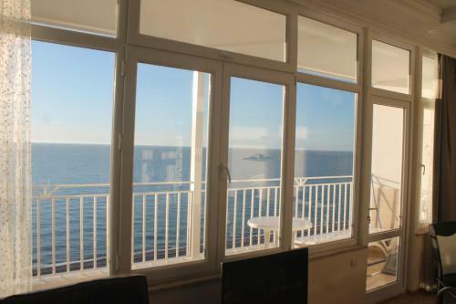 J.r Apartment In The Sea