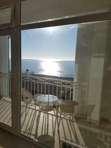 J.r Apartment In The Sea