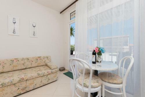 Apartmani Antunovi? Podgora