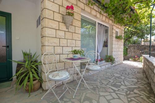 Apartmani Antunovi? Podgora