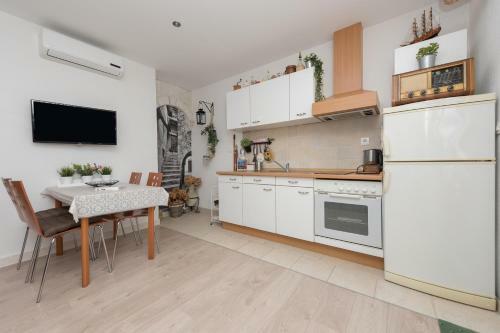 Apartmani Antunovi? Podgora