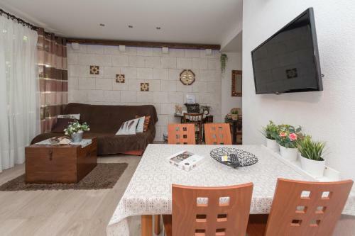 Apartmani Antunovi? Podgora