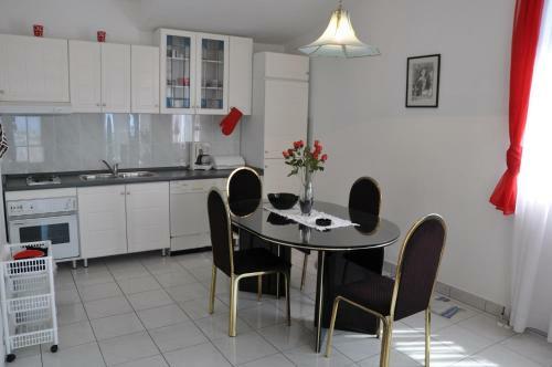 Apartmani Antunovi? Podgora