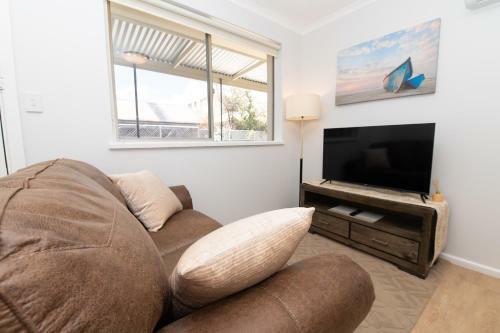 One-bedroom Apartment On Summer Neat, Near Cbd