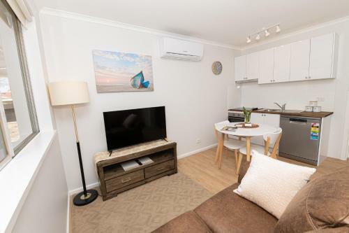 One-bedroom Apartment On Summer Neat, Near Cbd