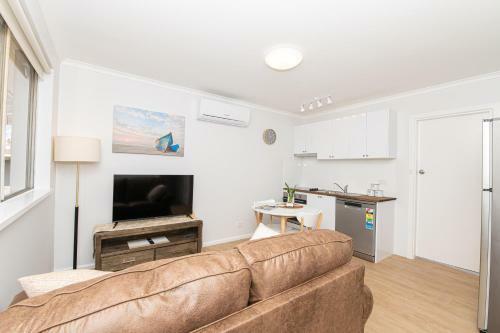 One-bedroom Apartment On Summer Neat, Near Cbd