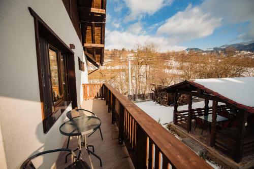 Hostal Pensiunea La Rusu