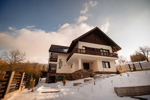 Hostal Pensiunea La Rusu