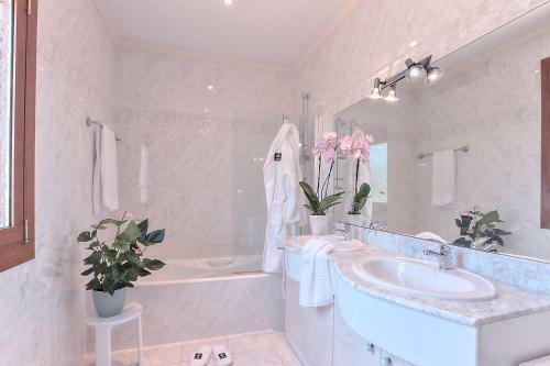 Gorgeous Private Villa For 8 In Moraira