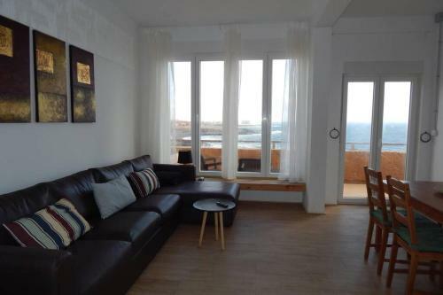 Big, Large Cozy Apartment With Sea View