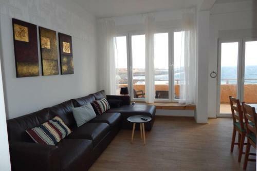 Big, Large Cozy Apartment With Sea View
