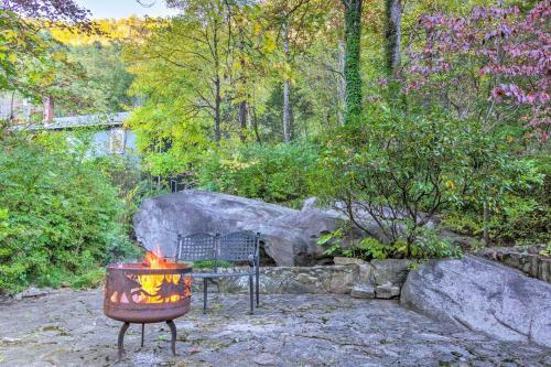 Private And Cozy Chimney Rock Abode With Fire Pit