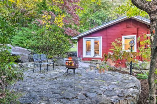 Private And Cozy Chimney Rock Abode With Fire Pit