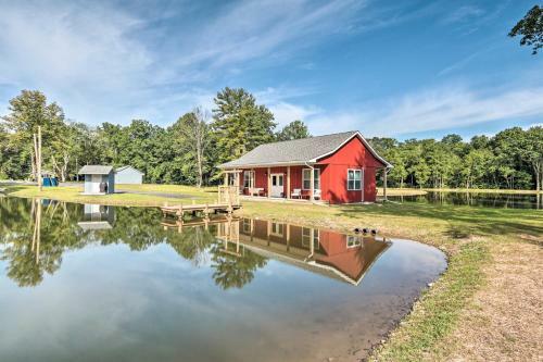 Cottage With Pond Views 13 Mi To Camelback Mountain