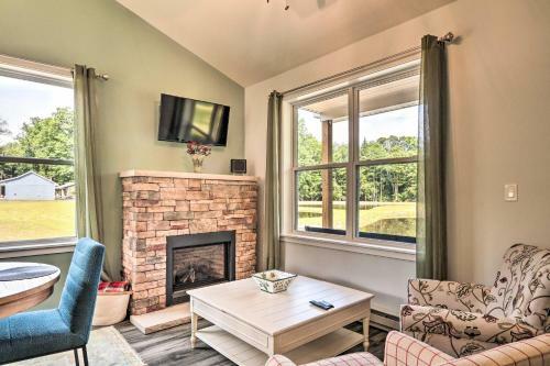 Cottage With Pond Views 13 Mi To Camelback Mountain