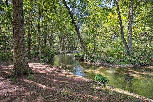 Cottage With Pond Views 13 Mi To Camelback Mountain