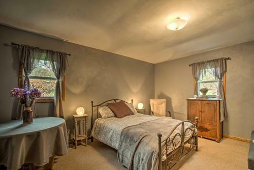 Evolve Hideaway On 75 Acres Near Canadohta Lake!