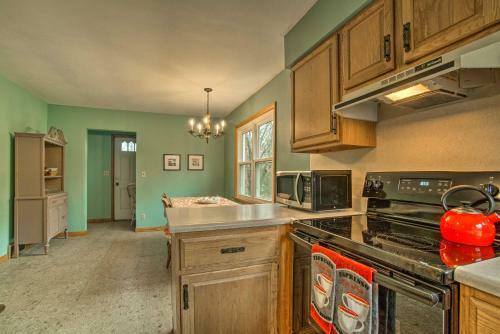 Evolve Hideaway On 75 Acres Near Canadohta Lake!