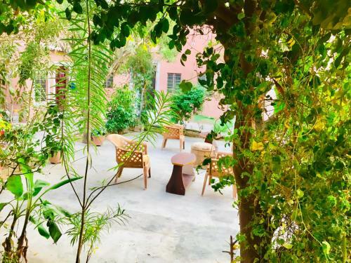 Hostal Saffron Guest House & Hostel