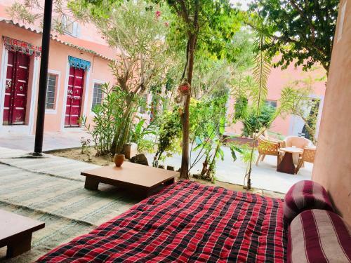 Hostal Saffron Guest House & Hostel