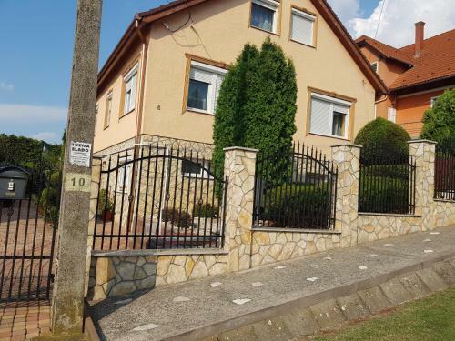 Apartamento F?v�szkert