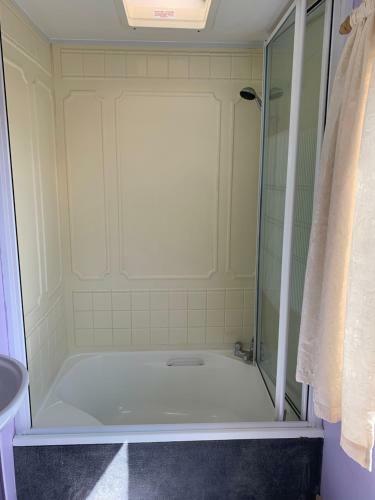 Private Countryside Holiday Cabin 10 Mins From Brighton